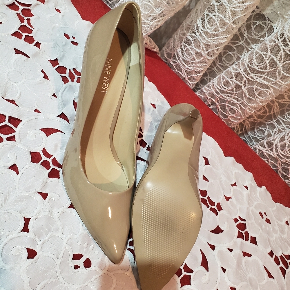 Women's Size 11 Nine West Nude pumps